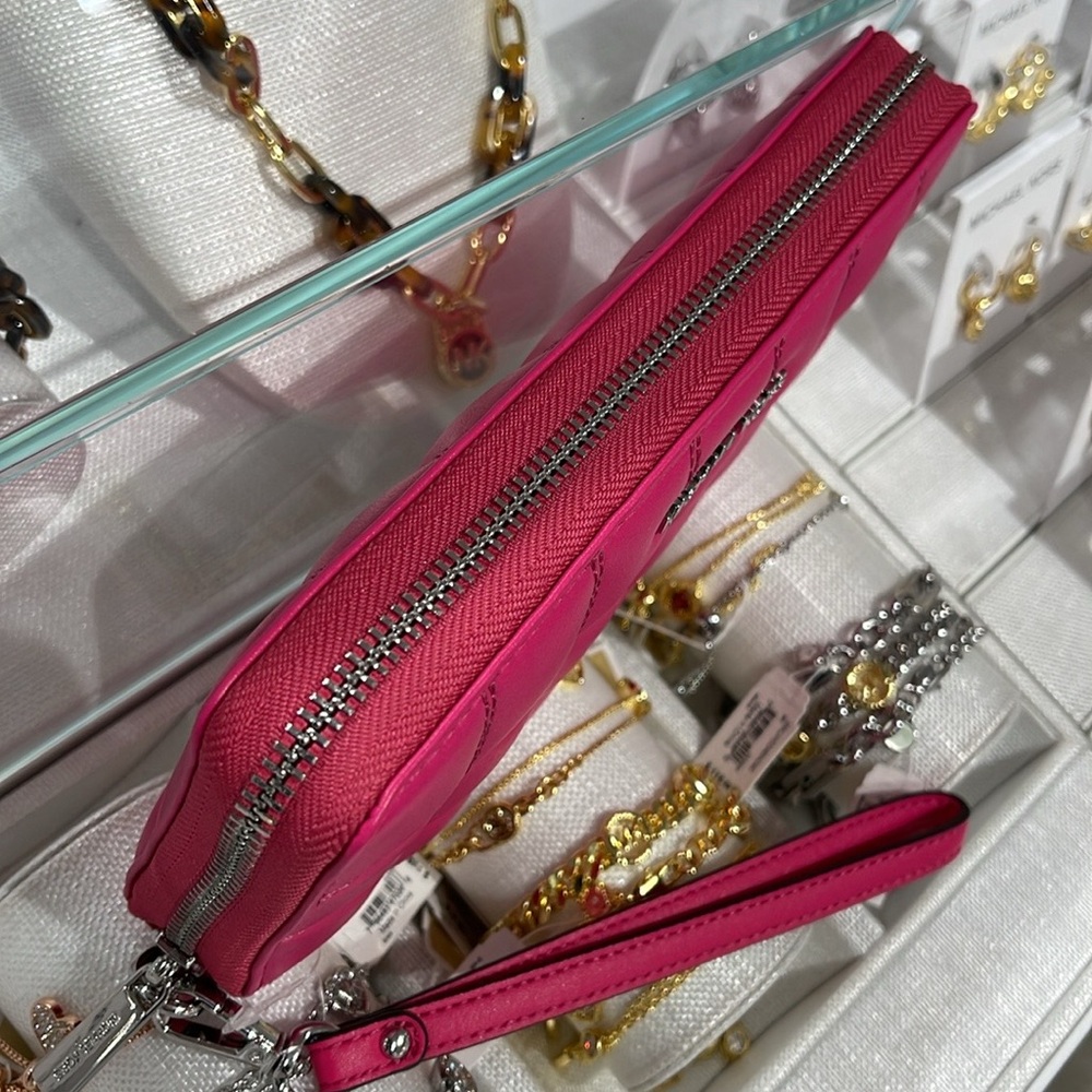 MICHAEL KORS
Continental Wristlet Phone Case Wallet
Dragonfruit
NWT - Picture 6 of 16